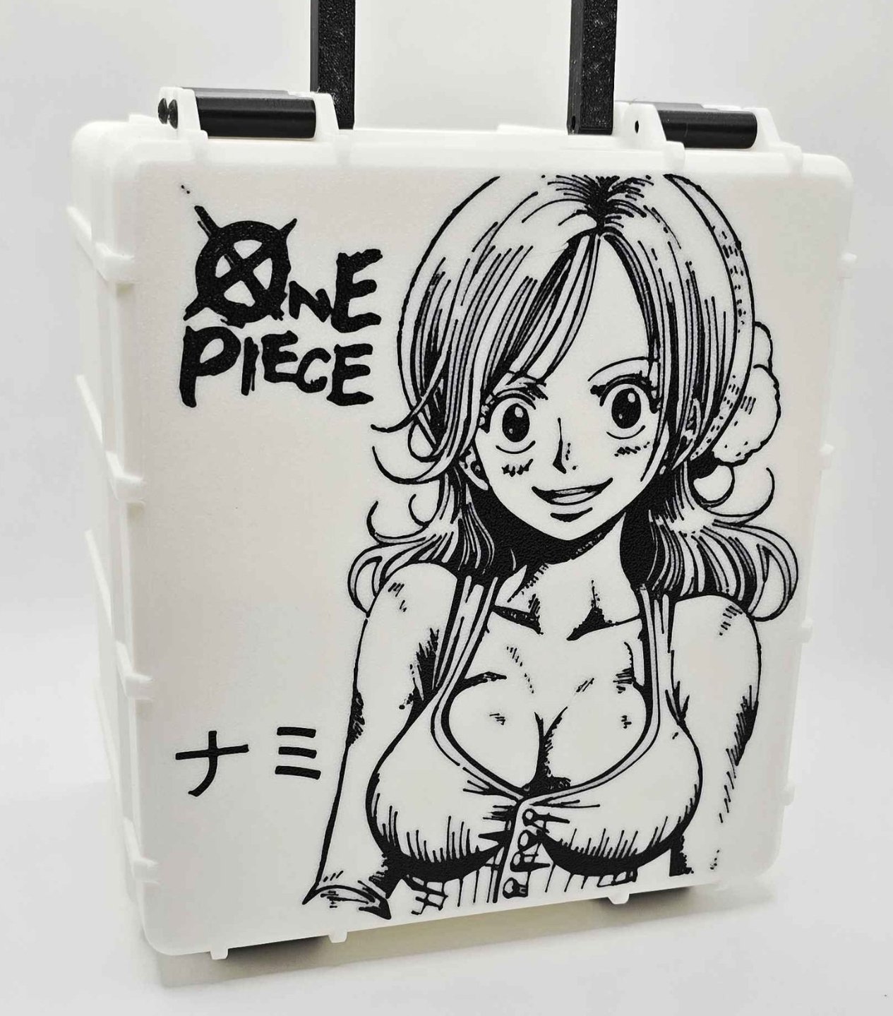 White custom card case with black Nami line art and Japanese text