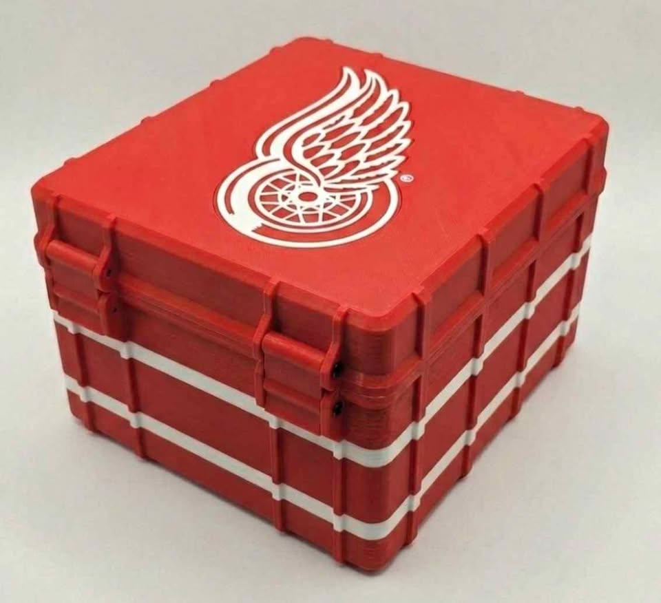 Low red and white Detroit Red Wings custom card case